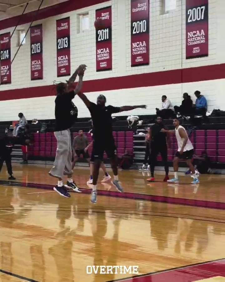 博鱼体育入口-😊状态不错！克莱与迈克尔-比斯利一起打对抗赛 弹无虚发