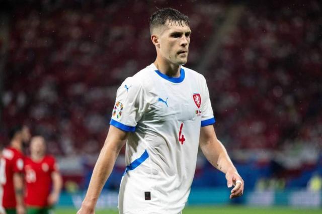 【盘点】三球被吹VS三次送礼，谁是欧洲杯最霉球员？