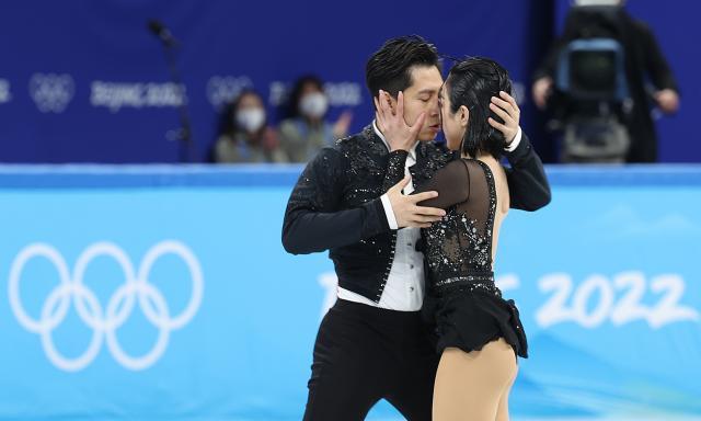 博鱼体育官方-冬奥19日看点：“葱桶”冲击金牌 男子冰壶上演决战